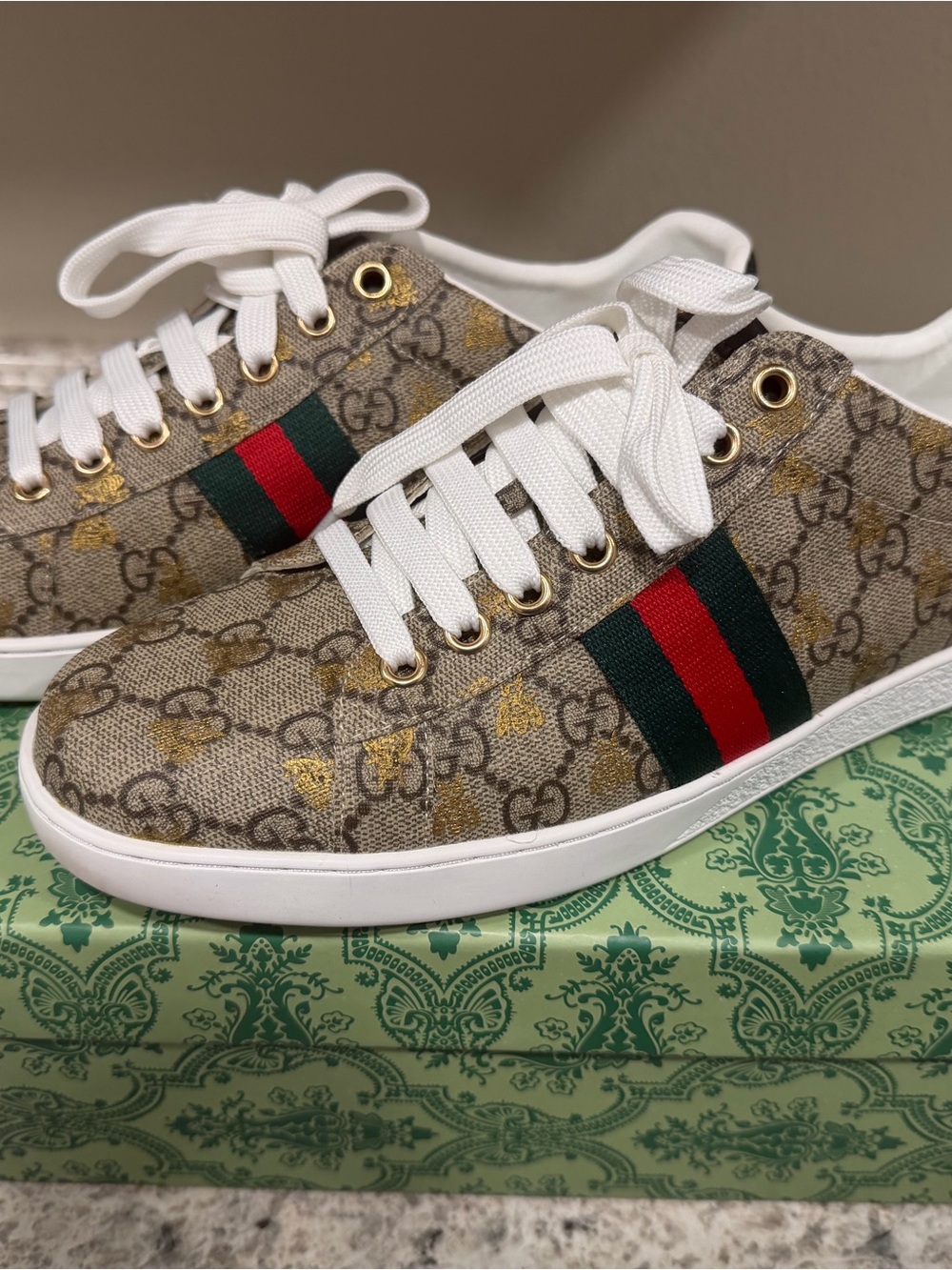 Gucci beige GG canvas sneakers with green and red web and red heel - Picture 2 of 6